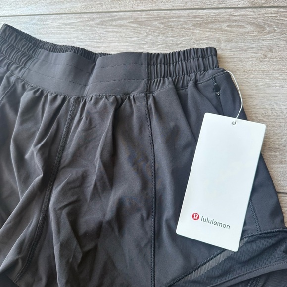 NWT Lululemon Hotty Hot Low-Rise Lined Short in Black - Picture 11 of 15